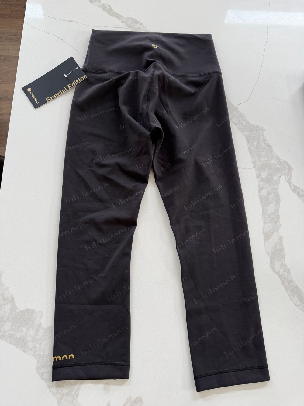 Lululemon Special Edition Black High-Rise Leggings size 6 21”